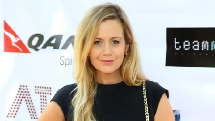 Rachael Carpani 696x392