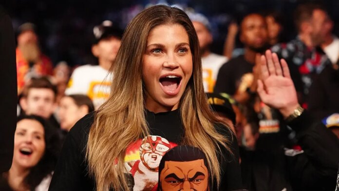 Danielle Fishel Survivor Series San Diego Fox News 001 696x392