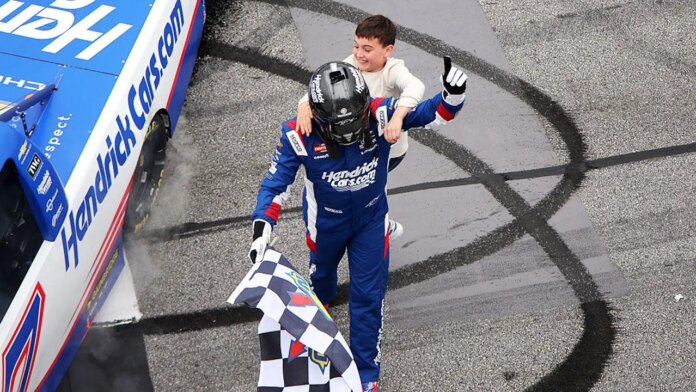 Kyle Busch Nascar Echo Park Fox News 001 696x392
