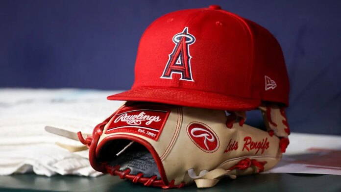 Los Angeles Angels Hat Glove Fox News 001 696x392