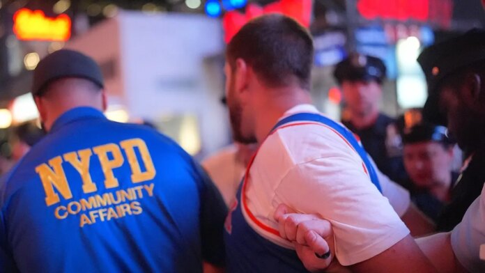 New York Knicks Fans Celebrate Fox News 001 696x392