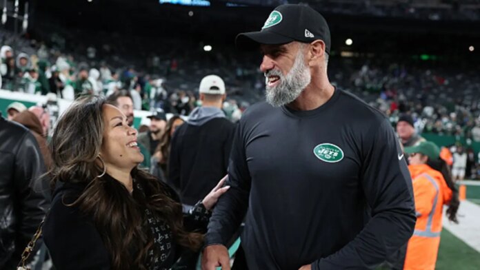 Jeff Ulbrich Cristina Embrace Metlife Stadium 696x392