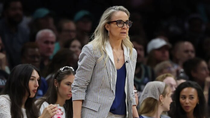 Becky Hammon Las Vegas Aces Brooklyn 696x392