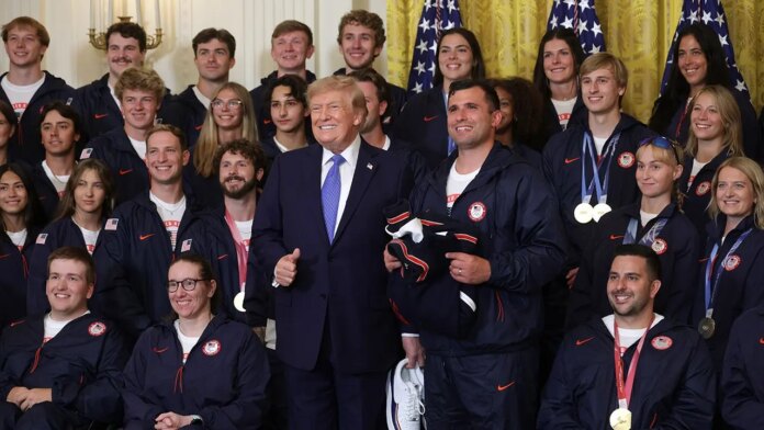 Trump Poses Olympic Medal Winning Athletes 696x392