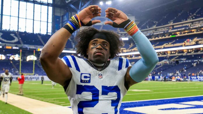 D8717459 Colts 696x392